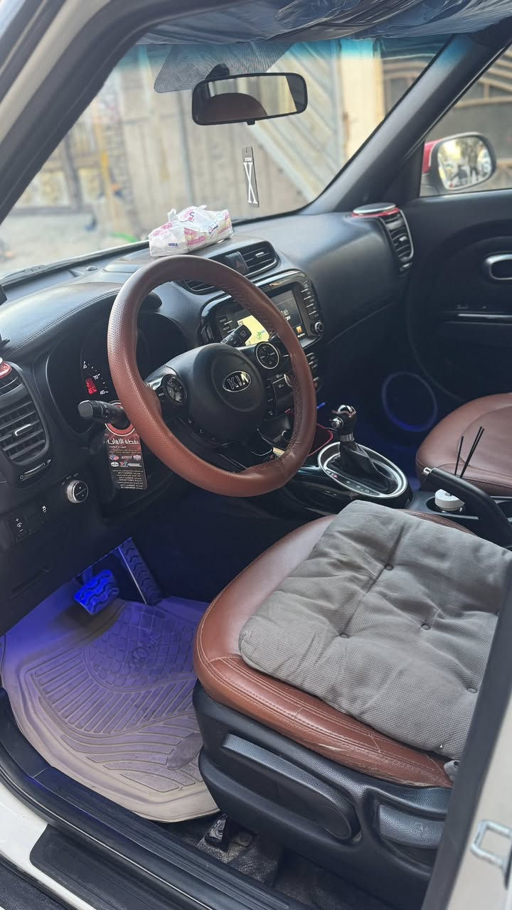 السلام عليكم صول 2017
نص فول بلاس وارد امريكي 
حادثها بدايه البنيد بدون ايرباك وبدون دواخل لا لغد ولاشاصي مكفوله 
تخم تاير جديد 
ادامه محرك قبل سبوع 
كير AT محرك 2000
تحكمات جهتين 
وبعد بيها هواي مواصفات السياره ربع متصرف عليها استخدام بيت 
مكان السياره بغداد الحبيبيه 
***********
‏‭0772 262 1485
