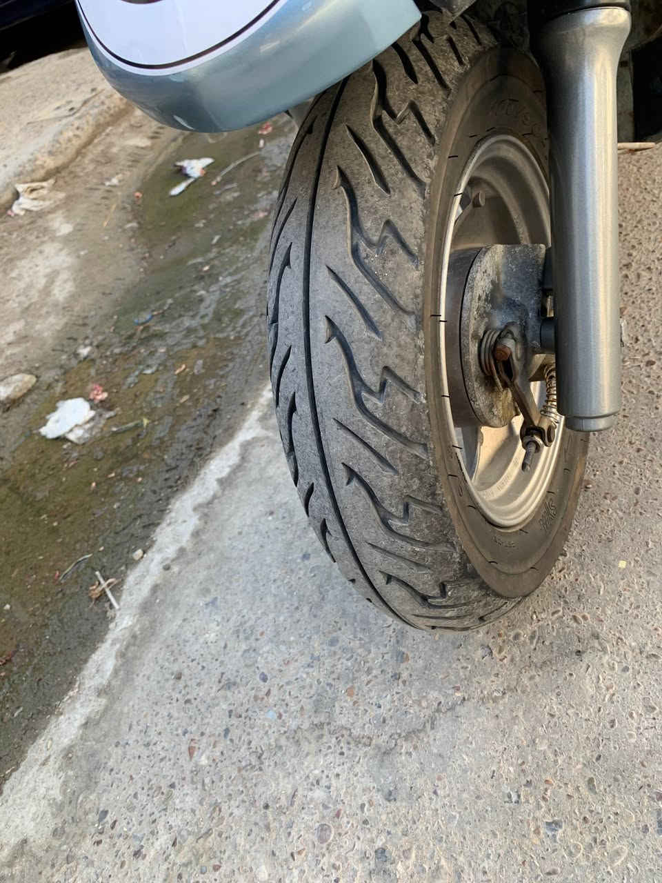 السلام عليكم شباب للبيع بريز كله مختمه حتى الجنطه بعده لوووك كهربائيات كله شغاله دراجه جديده وشلعه قويه تخم تاير جديد السعر 700 الف وبيه مجال كراده ***********
