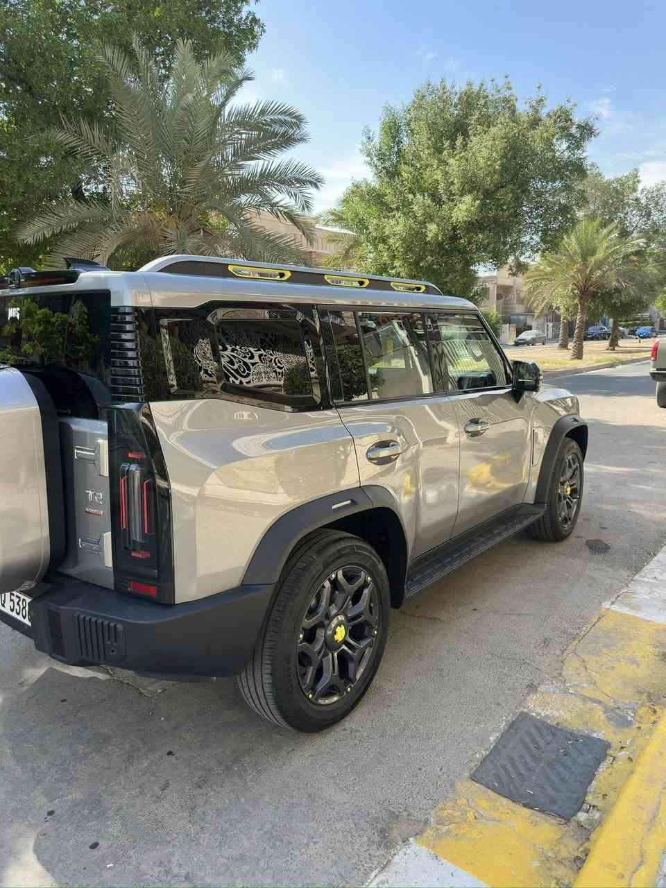 جيتور موديل2025
ماشيه 30,000 

سياره مكفوله كفاله عامه

موصفات 

اربع كامرت

حساس اماي خلفي 

لون الداخل اللميز الزيتوني والحزام البرتقالي

بنرامه

اربع رادرت 

كراسي تحكم كهربا 

فول السياره 

السعر 36/500 مليون

العنوان بغداد السيديه 

‭+٩٦٤ ٧٧٢ ٩٦٨ ١٧٥٨‬
