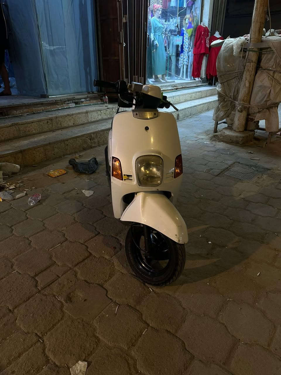 بوليسي للبيع كفاله مكينته مامفتوحه شرط تجي شوف بعينك دراجه حلوه مكاني ناصريه مركز ***********
