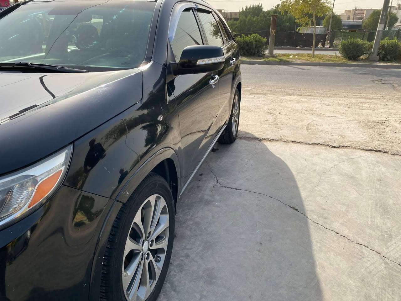 السلام عليكم سورنتو موديل 15 امريكي حادث فقط جاملغ امامي بدون دواخل سياره فول الفول بصمه بانورما فتحه حساسات برده بلادي مكينه 6سلندر7راكب  3 قطع تبريد سياره فول الفول ومعروفه مواصفاتها سياره باسمي تحويل ثاني يوم رقم بغداد سياره معروضه 150 وبيها مجال للاستفسار ***********/*********** مكان السياره بغداد حي الجهاد الامانه
