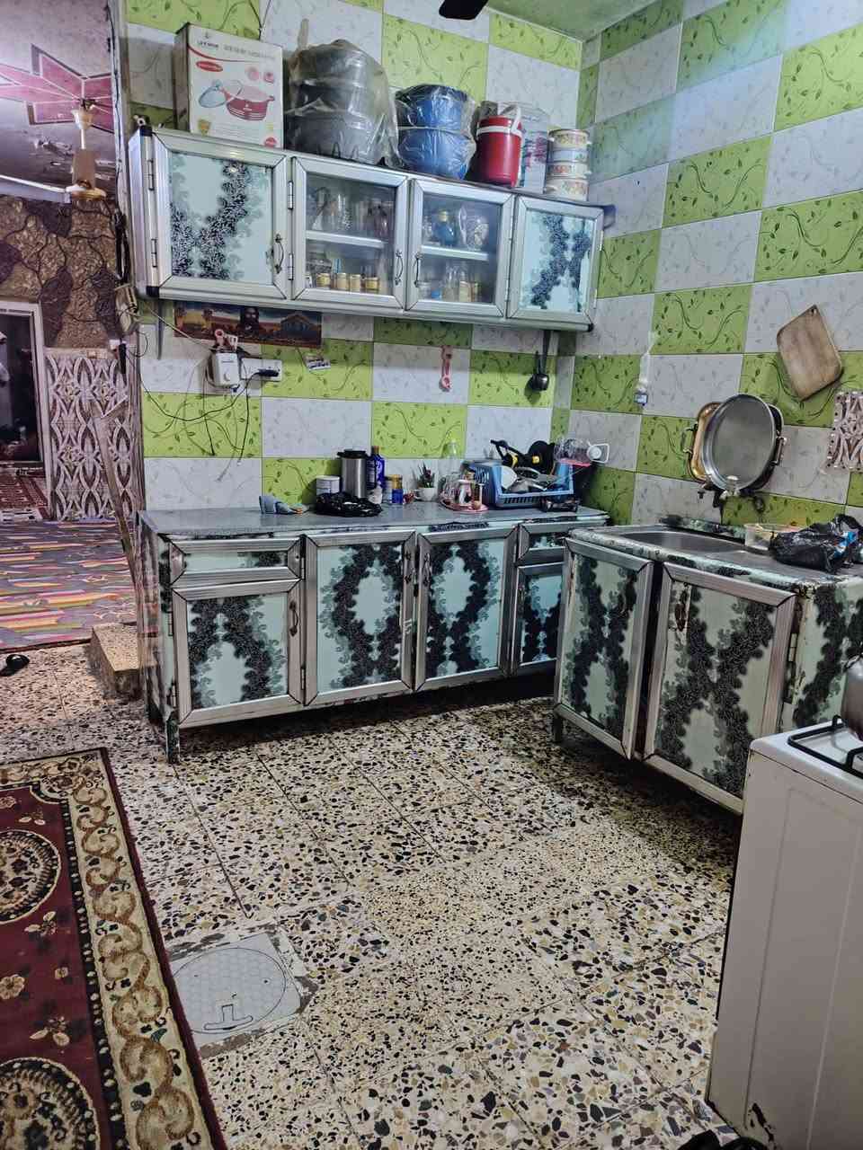 السلام عليكم بيت للبيع منطقه حي سفير لبيت طابقين مساحه 125 متر  قرب شارع لبلوك قرب افران المصطفى... الاستفسار على رقم ***********
