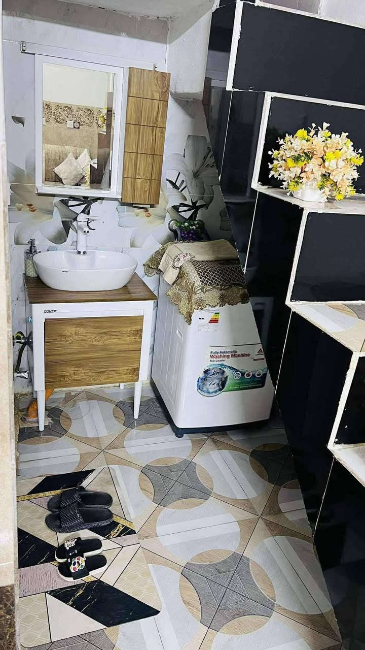 ⛔ دار للبيع 100 متر
 واجهة 5 طابق واحد
⛔ مع بيتونة وسطح هول وإستقبال ومطبخ حار وبارد منور وغرفة نوم وصحيات داخل وخارج مع كراج .. سند زراعي نموذج ٢٥ مع وصل تمليك
⛔ السعر مناسب جدا (٦٢ مليون) 
الموقع الملايين الثانية / تقطيع الجندول
نستقبل كافة العروض سكني زراعي جمعيات تجاري ارسل التفاصيل على الخاص او الاتصال على الأرقام
***********
***********
