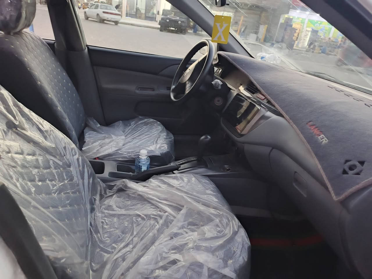 السلام عليكم لانسر ٢٠١٠بغداد سنوية بسمي عنواني بغداد الكرخ السيارة بيها اكثر من قطعة صبغ اني ابيع احزام كير مكينة مكفولة الحمدلله *********** للاتصال او واتساب
