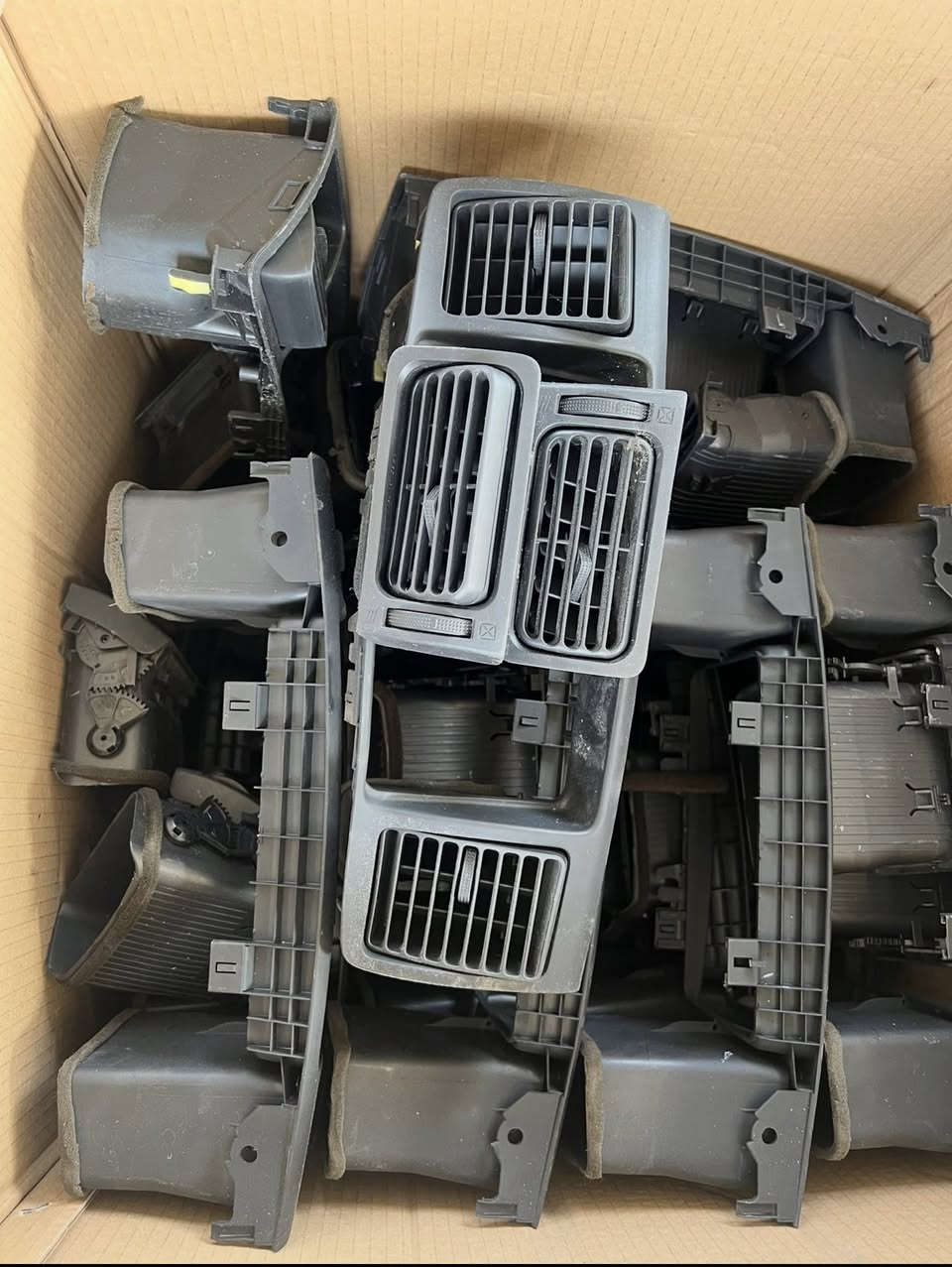 غراض كورلا 2001_2007
توصيل عندي 
واتس ئاب***********
