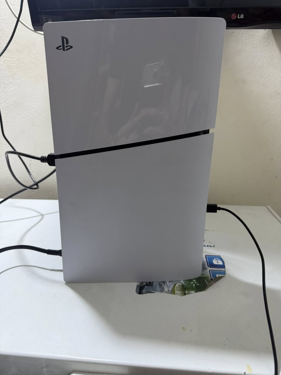 سلام عليكم بلي 5سلم امريكي جديد نضيف استعمال قليل الجهاز مابي عيب واحد تيرة ويا اليدة مالته الأصلية ويا الكارتون وشرط الجهاز مطاب مصلح ابد نضيف كلش 

السعر 750

مكاني بغداد

الرقم ***********
