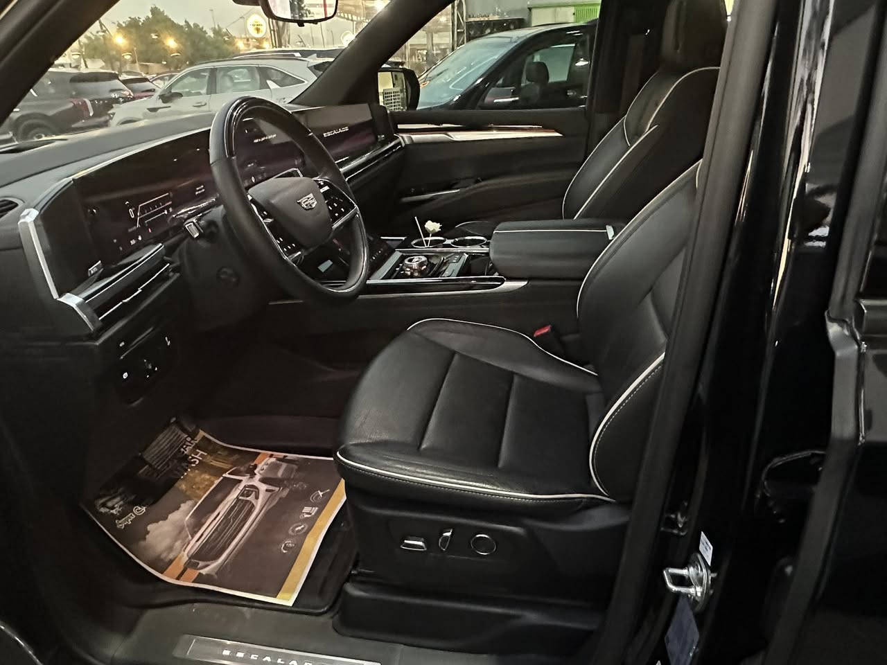 Cadillac Escalade Sport 2025 Black 6.2L
تشغيل بصمة    رقم مميز   السعر85000$
جنطة كهرباء 
كراسي تدفئة تبريد   
ويل24
بانوراما
حساس امامي خلفي 
ذاكرة
كرسي هزاز 
اربع كامرات
4*4
وباقي المواصفات الاخرى ‭***********‬
