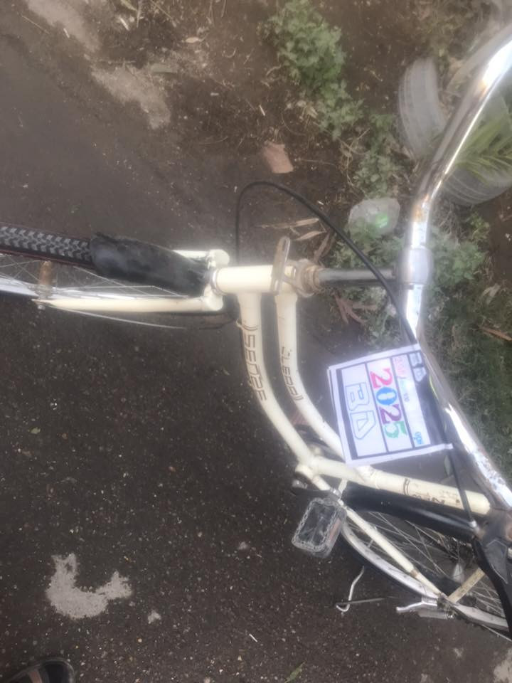 السلام عليكم بايسكل بناتي تايرات جدد قبل يومين شديتهن وجوابه كذالك جدد سرج طبي بايسكل كلش زين وسعره مناسب ب٥٠ مكاني الدوره شارع ٦٠ رقم الهاتف ***********
