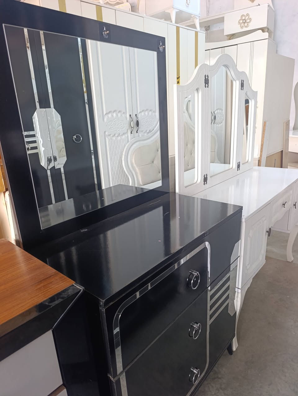 غرفه تركيه من خمس قطع نظافه 90% واتساب 
***********
