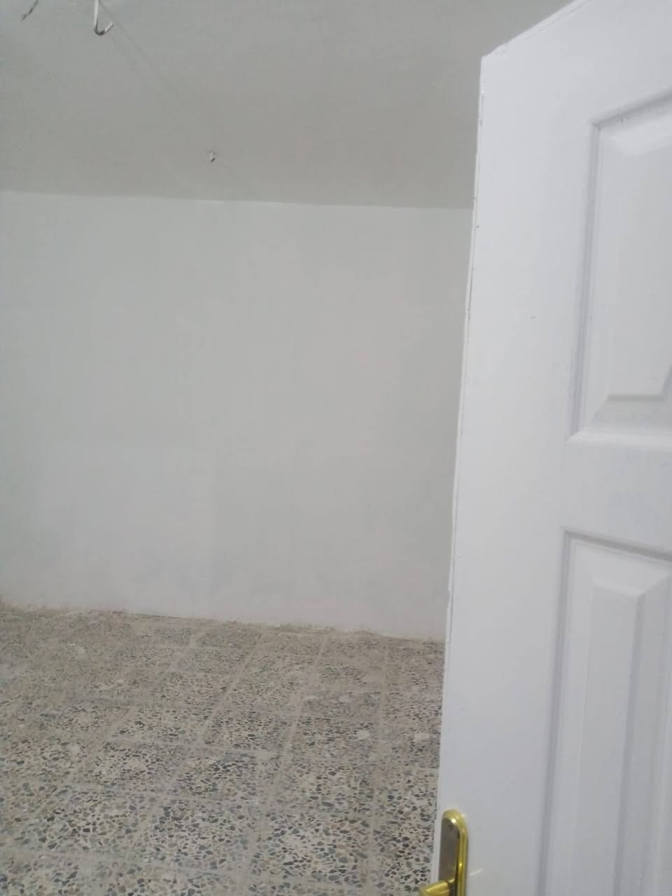 بيت للايجار ميلاد شارع 20
مساحه 120يحتوي ع اربع غرف صاله مطبخ  صحيات 

متوفر خط مولد انترنت كيزر تانكي ماء جاهز لسكن 

سعر ايجار 300

***********
