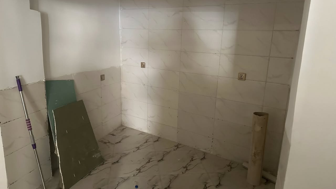 شقه صغيره طابق ارضي للإيجار تصلح مخزن او معرض او سكن صغير العنوان شارع الكراده داخل بداية فرع مجمع ركن الكراده 
***********
بناء جديد سعر الايجار 450 الف
