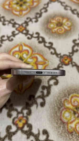 #السلام_عليكم
ايفون 16 بروماكس ذاكرة 256 تيتانيوم لون صحراوي استعمال 3 اشهر نضافة 100‎%‎ بطارية 100‎%‎ ضمان ماستر شرق اوسط وجميع ملحقاته موجودة بالاضافة الى شاحنة 35 واط اصلية من شركة انكر وايضا كفرين سعر الجهاز مليون و 450 الف 
للاستفسار الاتصال على الرقم ‭***********‬
