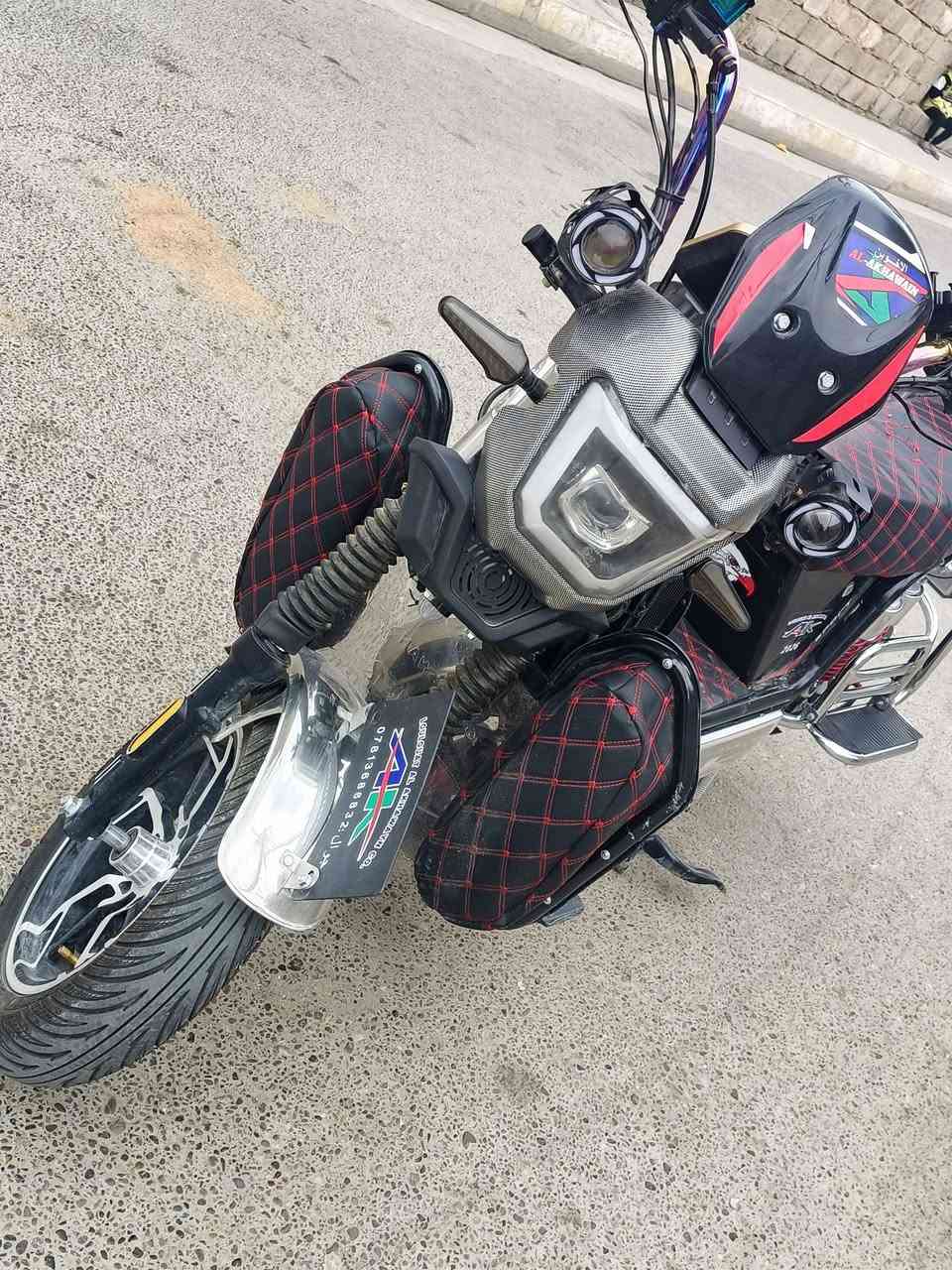 السلام عليكم
ماطور 2026 زيرو  قبل شهر اخذته الماطور  ٦ بطاريات وكلهن جديدات شرط ع فحص وكدامكم الكهربائيات كلها شغالة اضوية هورن اضوية اضافية كلشي شغال + بي جنطة 
السعر ٧٥٠ وبي مجال للشراي


**إذا كنت صاحب هذا الإعلان وتريد حذفه لأي سبب، رجاءا أرسل رسالة إلى الدعم الفني**