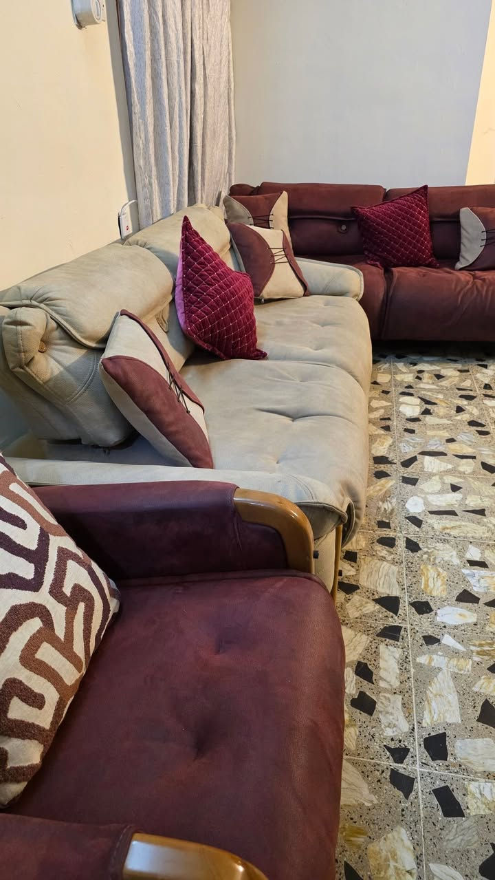 تعلاكه صاج اصلي وبيها مخزن سعرها ٥٠
تخم تركي ٨ مقاعد يصير سرير الظهر متحرك ٥٥٠
جزامه حجم كبير صاج تركي ٥٠
جزامه كبيره ام المجرات كبيره لون ابيض٥٠
مرايه ام المجرات٢٠
مكاني بغداد عامريه ***********
