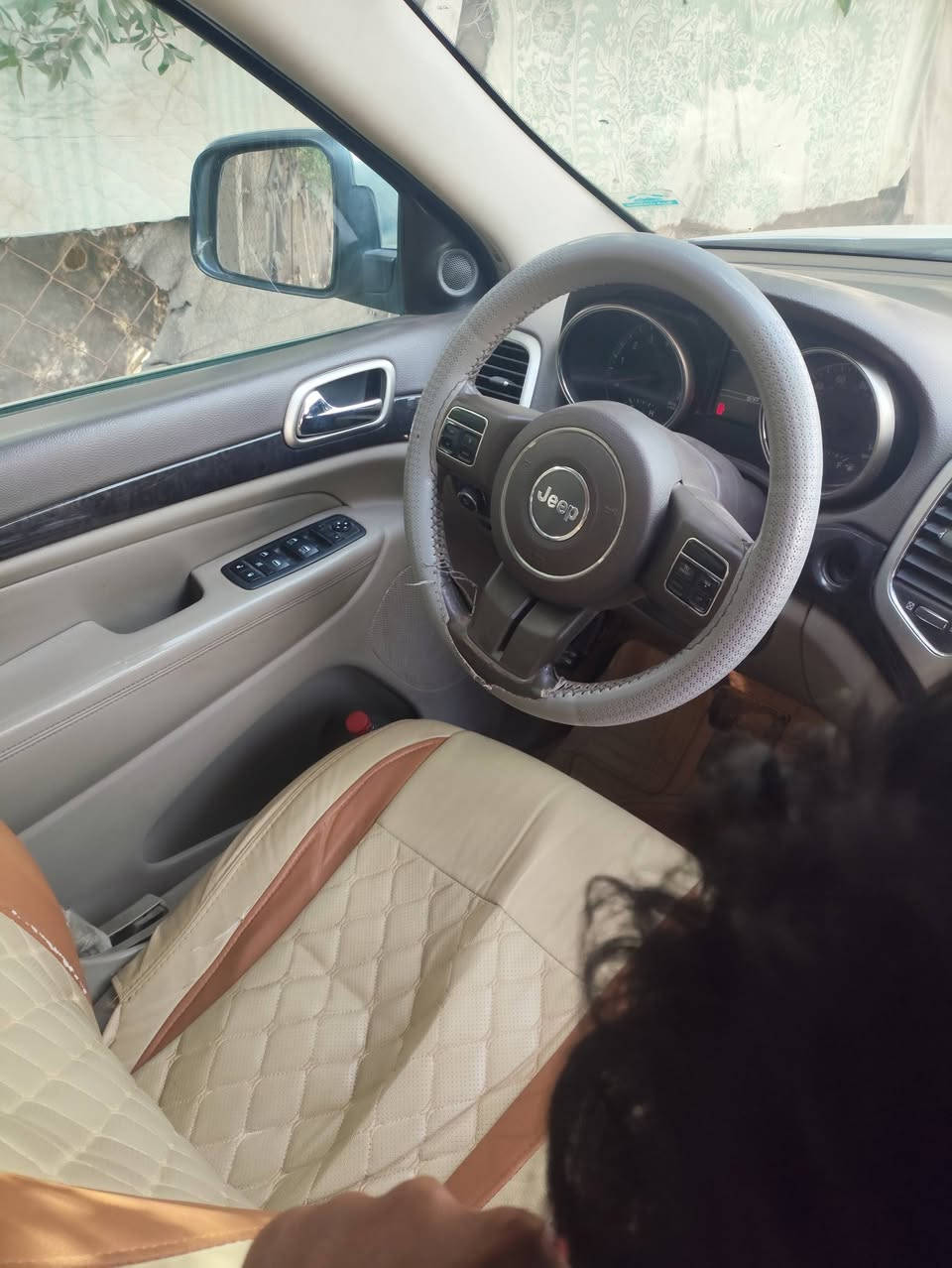 السلام عليكم سياره Jeep للبيع السياره موديل ٢٠١١ كفاله عامه ما عده باب الخلفي بي صبغ مثل ما موضح بل صوره مكلف بل نشر رقم صاحب السياره ‏‪0773 361 3379‬‏
