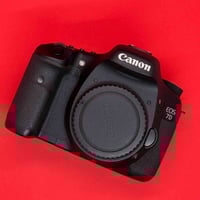 كانون 7D • شاتر ٤٠٠٠ • بدون عدسة