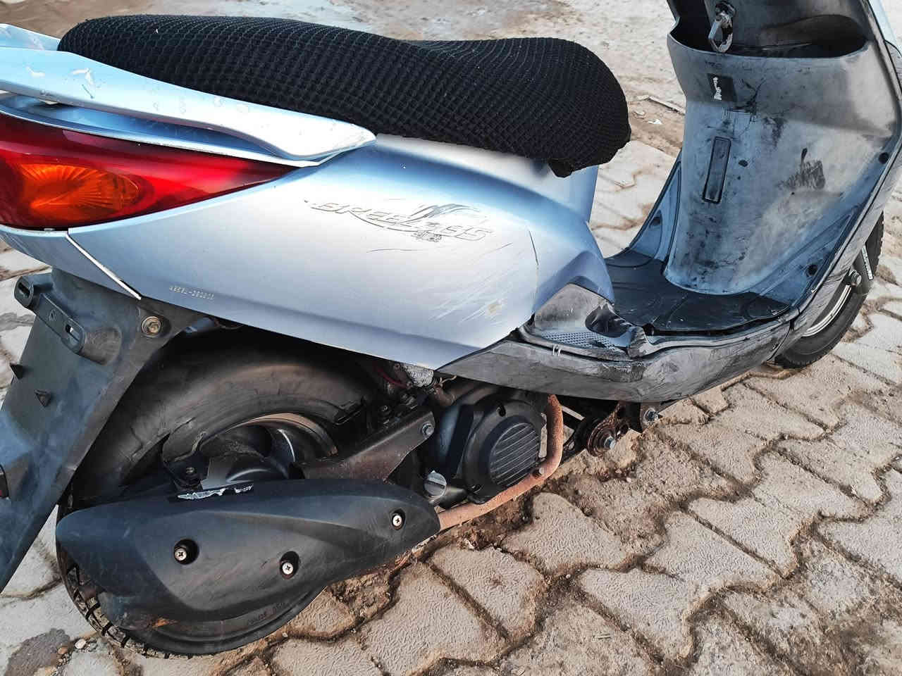 السلام عليكم بريز للبيع كلشي بيهة بلادي برغي ممبدل بيهة مكفول مكينه والباقي كله مكفول ماعده الي ب صوره الي واضح دراجه جديده وتخبل رايده 850 وبيهة مجال مكاني بغداد النهروان الي حاب يتصل ع رقم *********** أو واتساب
