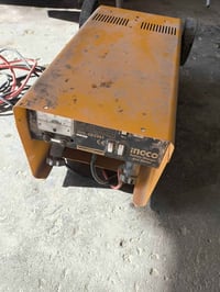 شاحنه بطاريات مااعرف شنو عطله للبيع 07706624464