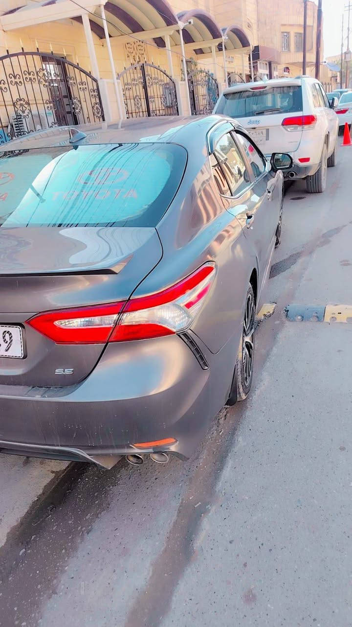 كامري ٢٠٢٠بسمي رقم بغداد دولي مشروع وطني هزه جديد وسنويه جديد  ضرر قطعتين جاملق امامي جاملق خلفي  بدون دواخل ماشيه ٩٦ بدون احراج الي موشراي لايتصل *********** السعر ١٨٠وبيه مجال لشراي
