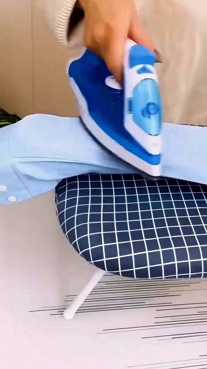 ميز أوتي صغير مع ستاند جانبي ✨

✅ ستاند جانبي لحمل المكواة بأمان
قاعدة حديدية متينة ومقاومة للحرارة تمنع الانزلاق وتحافظ على سلامتك أثناء الكي 👌

✅ ثبات قوي وحماية للأسطح
أرجل معدنية مزودة بقواعد مطاطية مانعة للانزلاق حتى تبقى ثابتة وتحمي الأرضيات والطاولات 💯

✅ غطاء فاخر ومريح بالاستخدام
قماش قطني مبطن عالي الجودة يسمح بمرور البخار وانسياب المكواة بسهولة وسرعة ✨

✅ تصميم عملي موفّر للمساحة
خفيف الوزن وسهل الطي والتخزين داخل الخزانة أو تحت السرير 😍

📏 القياسات: 60 × 17 × 37 سم

💰 السعر فقط 29 ألف دينار
🚚 التوصيل مجاني لجميع محافظات العراق
⚠️ الكمية محدودة جداً… سارع بالحجز قبل النفاد 🔥

📩 للحجز راسلنا الآن مباشرة 👇

#ستاند_اوتي #ميز_اوتي #اوتي #اجهزة_منزلية #أوتي


**إذا كنت صاحب هذا الإعلان وتريد حذفه لأي سبب، رجاءا أرسل رسالة إلى الدعم الفني**