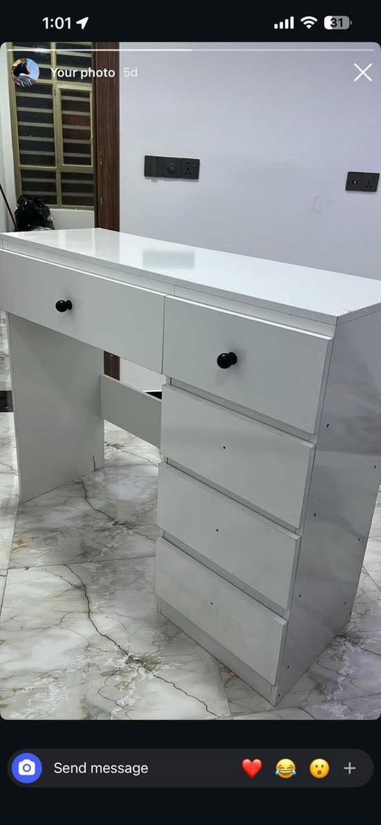 سلام عليكم ميز جديد صار اقل الشهر اخذته ثكيل وتكمه بس ارتفاعه شوية عالي سعره ١٢٥ الف وبي مجال 
للتواصل ع التلي 
@ shahadman


**إذا كنت صاحب هذا الإعلان وتريد حذفه لأي سبب، رجاءا أرسل رسالة إلى الدعم الفني**