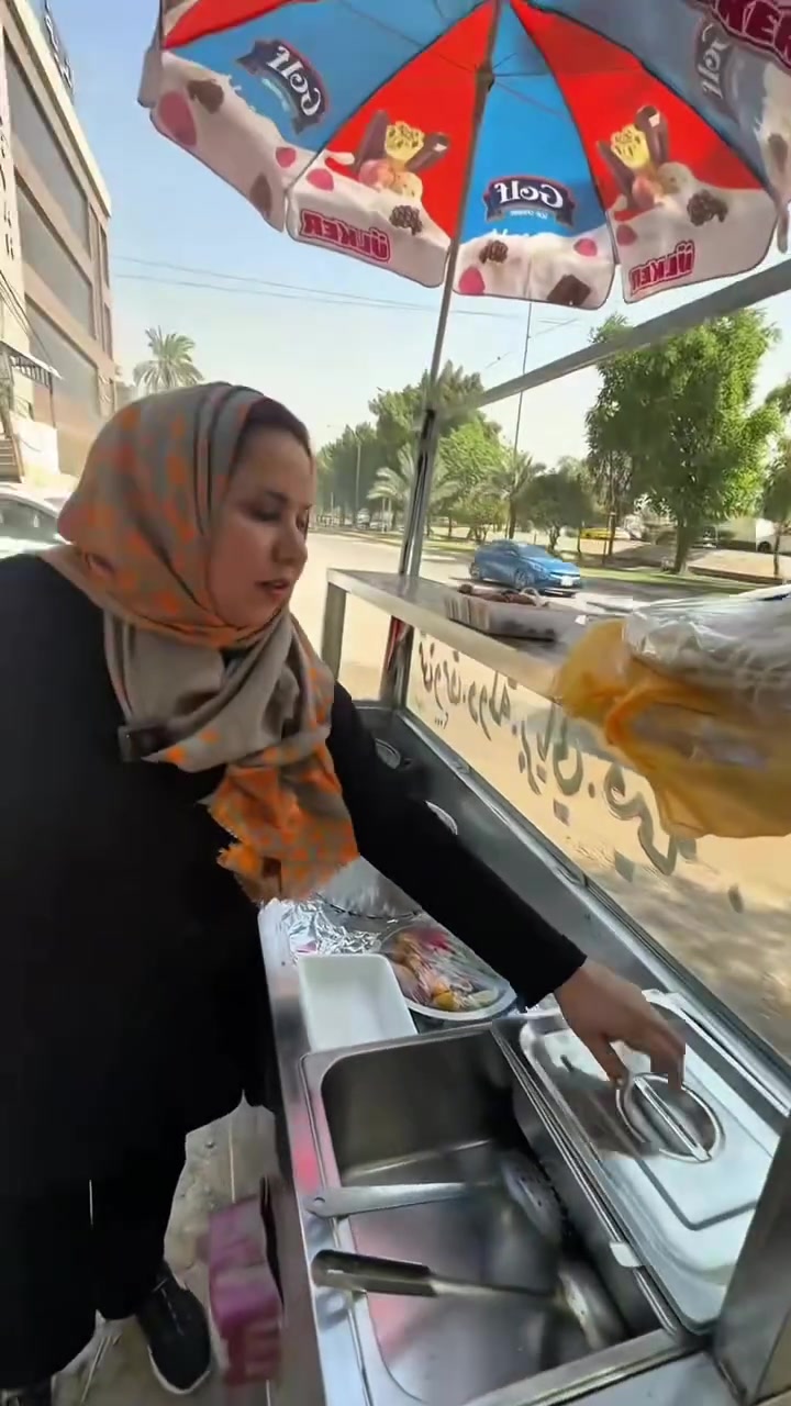 ام رفيف امرأة عراقية ترفض مد يدها لطلب المساعدة..وتبيع اكلاتها لكسب لقمة العيش بشرف وكرامة ..😍 لا تقصرون وياها اخوتي اني سويتلها اعلان و الباقي عليكم 🩵

#اكلات_شعبيه #اكلات #العراق #بغداد


**إذا كنت صاحب هذا الإعلان وتريد حذفه لأي سبب، رجاءا أرسل رسالة إلى الدعم الفني**