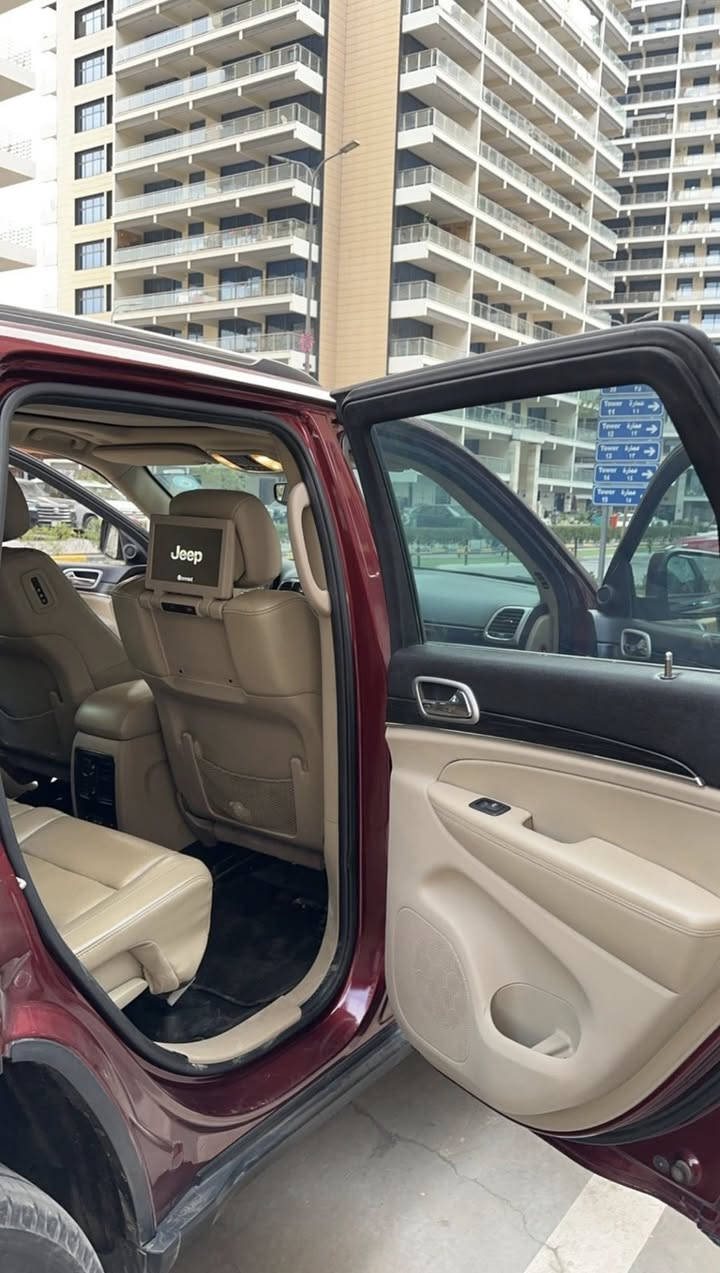 السلام عليكم ، مكلف بالنشر سيارة خالتي ام علي  
– جيب خليجي موديل 2020 لمتد بلص (Limited Plus) للبيع

سيارة نظيفة جداً وفول المواصفات، وارد خليجي وكالة Harlem

📌 المواصفات:
✔️ 3 شاشات 
✔️ شاشة وسط كبيرة مع نظام ملاحة
✔️ بانوراما وفتحة سلايد 
✔️ مقاعد جلد كهربائية مع ذاكرة تخزين ميموري
✔️ تبريد وتسخين مقاعد
✔️ بصمة تشغيل + دخول ذكي
✔️ لايتات زينون + LED نهارية
✔️ كاميرات + حساسات أمامي وخلفي
✔️ دركسون تحكم متعدد 
✔️ نظام ثبات إلكتروني + ABS
✔️ دفع رباعي 4×4
✔️ مواصفات Limited Plus معروفة فول الفول 

✨ إضافات:
🔹 مشدود عليها نانو سيراميك
🔹 الجام كامل نانو ضد الكسر 

🎨 اللون: ماروني مميز 
🛋️ الداخل: بيج نظيف ومرتب
📍 الممشى: 64 ألف فقط

🔧 الملاحظات:

 • باب مبدل (أثر طخه بسيطه والباب الاصلي مالتها موجود )
 • رش جاملغ بسبب شخط بسيط والصور موجوده 
 • لا يوجد أي ضرر داخلي أو حادث 
 • غير ذلك السيارة بحالة ممتازة جداً

📍 الموقع: بغداد – المنصور
📞 للتواصل: ***********

    سيارة استخدام خفيف ونظيفة جداً ، وبلعافية على الياخذها
