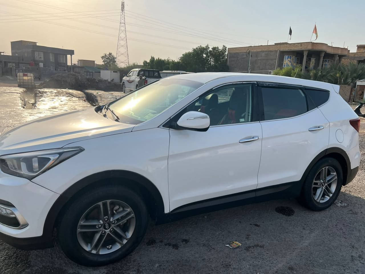 السلام عليكم…. سنتافي موديل 2018 وارد امريكي لون ابيض صدفي حادثها بچم امامي وبداية التكمة الامامية مالت السايق تعديل بسبب النقل والتحميل وبيها رشات صبغ قليلة الربع الجوة من باب خلفي عكس السايق صبغ اثر رصعة وشوية من الچاملغ الخلفي عكس السايق تعديل وصبغ  اللغود والشواصي مكفولات محرك GDI 2400 محرك وگير كفالة السيارة ماشية  50 الف ميل حقيقي السيارة سبورت گير اوتو وعادي مانع انزلاق وضع منحدرات حساس امامي وخلفي  تبريد امامي خلفي شاشة صغيرة وشاشة اعطال لايت زنون 5 راكب السيارة حلوة ونظيفة استخدام موضف رقمها بصرة حرة مداور بأي وقت
سعرها 140 وبيها مجال الخاص مفتوح ورقم التلفون مفتوح اتصال او واتساب *********** مكان السيارة البصرة القرنة
