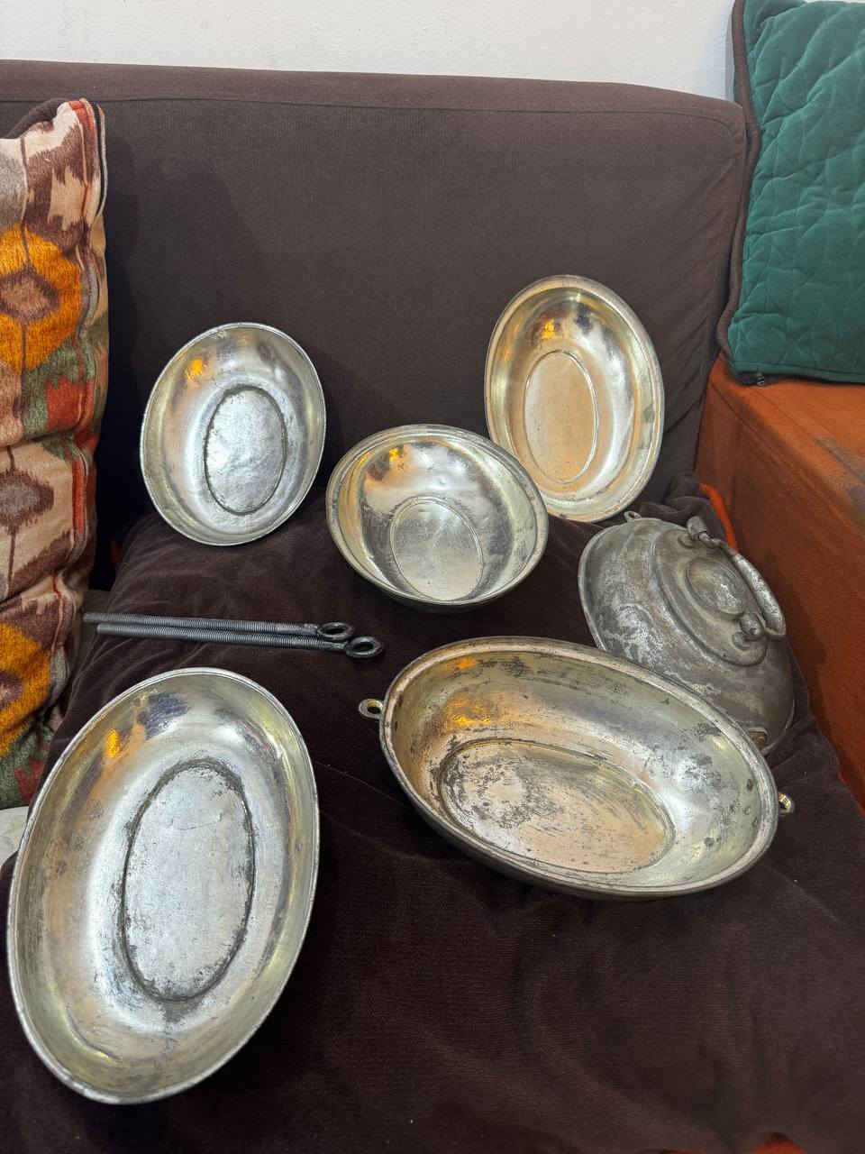 سفرطاس قديم نحاس أحمر شغل الموصل قطعة مختلفة ونضافة عالية جداً إرتفاع 32 سم *********** بغداد
