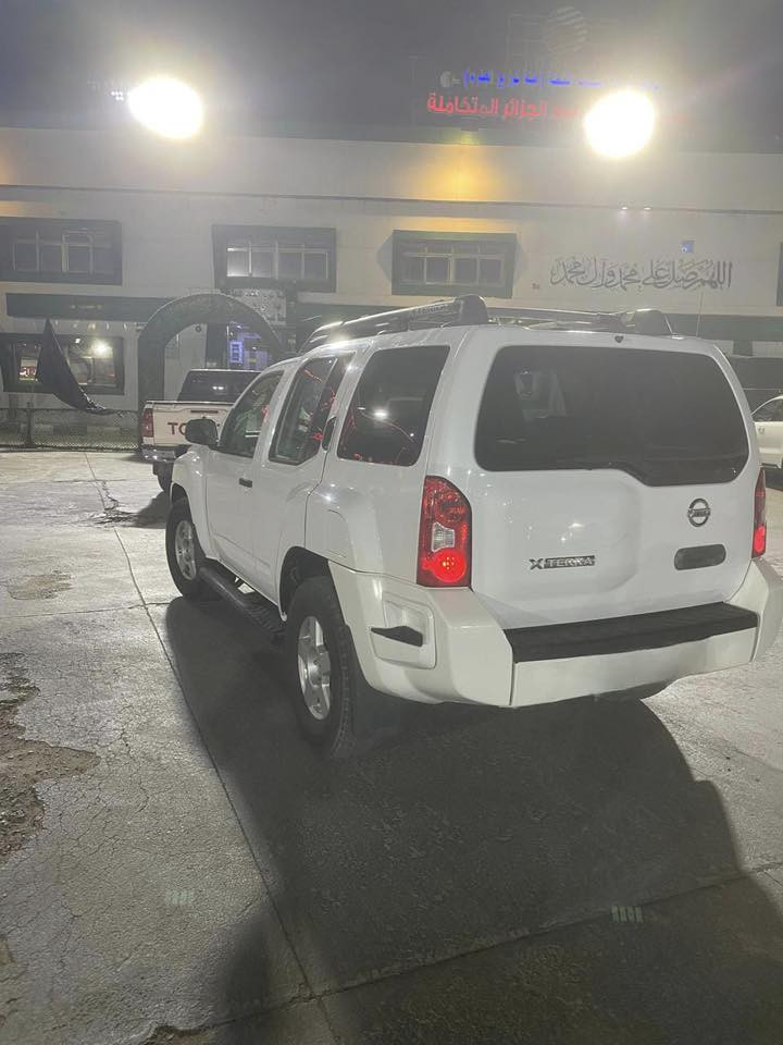 نيسان اكستيرا لون ابيض 
مكينة 6 سلندر  4000 . دفع رباعي فور ويل : 4x4 رقم بصرة انكليزي مكانها بصرة . 
السيارة نظيفة وشكل مرتب بيها تنقيص ماء الدبة احتمال تحتاج تبديل كازكيت (مخصوم من السعر ) بعد الاتفاق للاستفسار الاتصال على الرقم التالي : *********** 
ما متواجد على النت .

