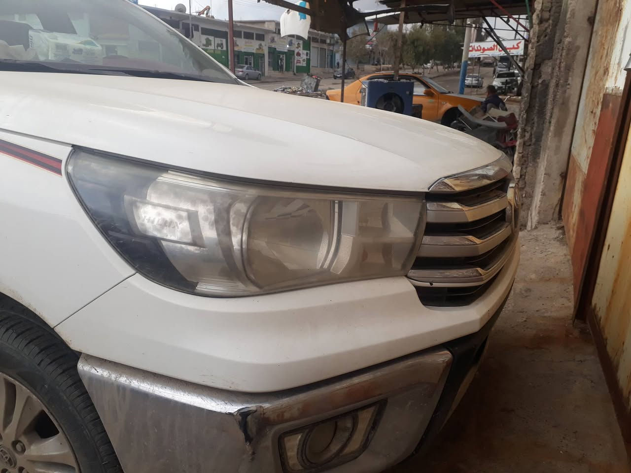 للبيع تويوتا هايلكس مكان الموصل سعردفترين وأربعين رقم *********** ***********
