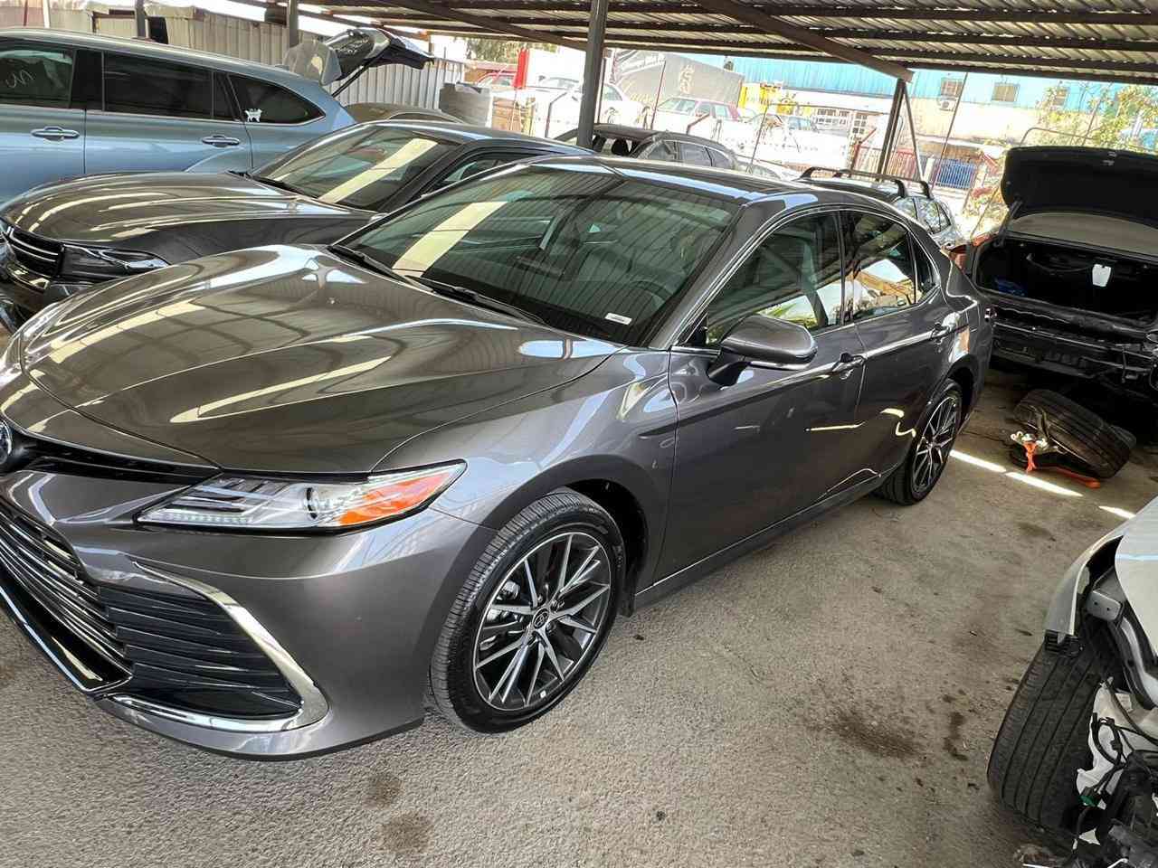 كامري هايبرد 2022 فئة XLE
رقم بغداد 
ماشيه 46 الف

المواصفات

بصمه 
تحكم ستيرن فول
مقاعد كهرباء
مقاعد جلد ابيض
شاحن واير لس
شاشة 
هاند بريك كهربائي
كامرة خلفية
مثبت سرعة
رادر امامي+ جانبي + خلفي 
لايت زنون
حاجب ال اي دي
اشارة جانبية
بصمة تشغيل
مقاعد تدفئة
ستيرن تدفئة
حساسات خلفيه
هاند بريك بصمة
تحكم سرعة
تحكم مسجل
اوامر صوتية
تبريد خلفي

ضررها واضح بالصور (بدون ايرباك) جميع الايرباكات سليمه
السيارة كامله مكمله بدون نقص
السعر 195 $ وبيها مجال قليل
للاتصال ***********
