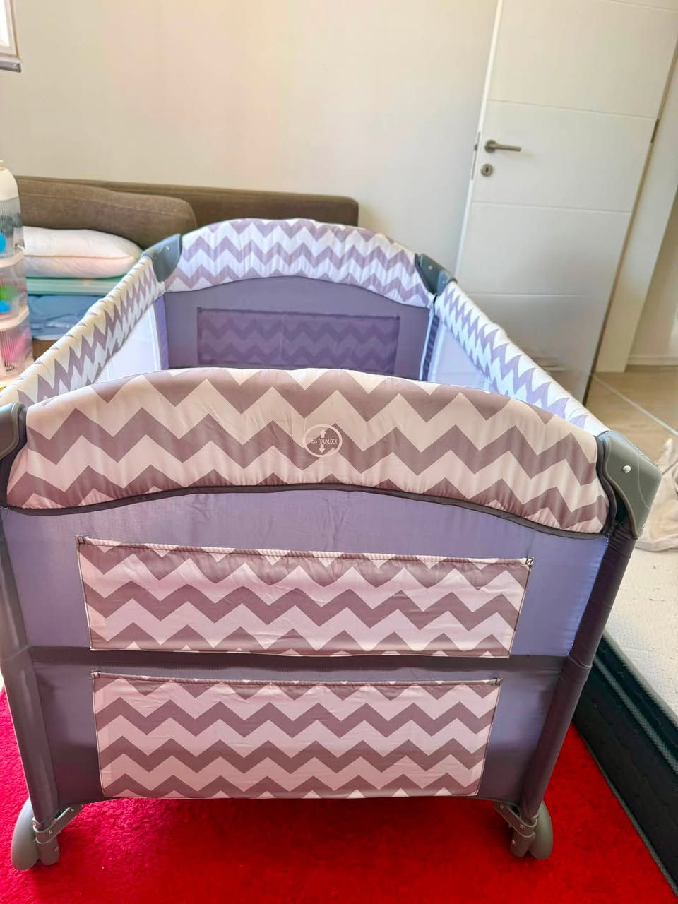 مرحبا 🙋‍♀️ بنوتات 
عندي هي سرير بيبي بحكم الجديييد. 
لعمر ٣ سنوات 
فيه ٤ حيوب 🌷 تحطي فيهم وايبس، حفوضات… 
سعرو ٦٥ الف والفرشة مجانا ✨


**إذا كنت صاحب هذا الإعلان وتريد حذفه لأي سبب، رجاءا أرسل رسالة إلى الدعم الفني**
