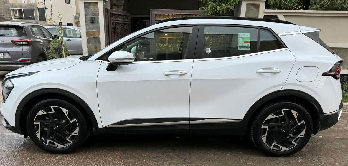 السلام عليكم
 كيا سبورتج ٢٠٢٥ ماشيه10,500 الالف وخمسمية  مكفوله كفاله عامه
فول مواصفات 
بانوراما + بصمه + بصمة ابواب + جنطه كهرباء + كشنات لاماميه كهرباء + حساس امامي + حساس خلفي + شفتات بل ستيرن   + كشنات تدفئه اماميه + ستيرن تدفئه + اربعه انظمه قياده + هاند بريك بصمه + تبريد قطعتين + مري شفط + شاحن واير ليست + فول تحكمات + اشاير بل مري 
وباقي المواصفات المعروفه 
مكينه ٢٠٠٠
سعر ٢٣٨
مكان السياره حي الجهاد  
للستفسار *********** بغداد, العراق
