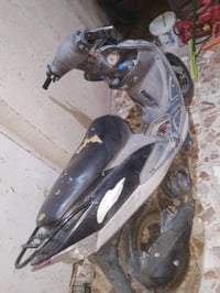 منغولي شغالة النواقص كدام عينكم كهربائيات شغالة يرادلها شخاطه مال سلف ...