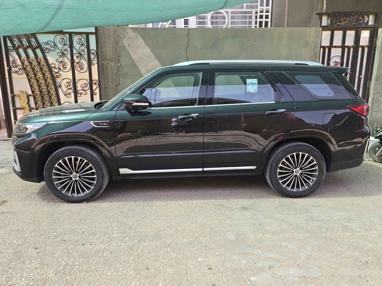 السلام عليكم
للبيع شانجان  CS 95 رويال  أعلى فئه دفع رباعي 
موديل 2022

السعر 205 ورقة يعني ( 31500000 مليون )

ماشيه السيارة 54 الف كيلو متر وقابل للزيادة 
شاشات لمس
صندوق كهرباء
رادارت + تحديد مسار
كشنات كهرباء وتدفئه وتبريد
قياده ذاتية
كاميرات 360 درجه
نظام كاميرات 3D
كاميرات مرايات جانبيه بدقة 4k
حساسات 360 درجه
هاند بريك دكمه
لايت وبك لايت LED
نظام للتحكم في الثبات.
نظام لمراقبة ضغط الهواء في الإطارات.
نظام التحذير عند مغادرة المسار.
نظام المساعدة عند صعود المرتفعات.
نظام منع الاصطدام.
نظام للتحكم في الانزلاق.
نظام الفرامل المانعة للانغلاق (ABS).
نظام للتحذير من الاصطدام الأمامي.
توزيع إلكتروني للفرامل.
نظام لمراقبة النقطة العمياء.
وسائد هوائية أمامية وجانبية.
نظام للتحكم في الثبات.
ذاكرة مقعد السائق
اضاءة محيطية
 رقم بغداد بأسمي
     ملاحظة

السيارة عليه طبقة حماية نانو سيراميك مكفولة كفالة عامة من اي شي وجاهزة من كل نواحي، حتى تخم تاير جديد بيها  وصيانة دورية داخل الشركة كل تبديل دهن وبعدها داخل ضمان بالشركة للسنة 2027
وعنواني الديوانية قضاء الشامية 
 تلفوني( *********** )
