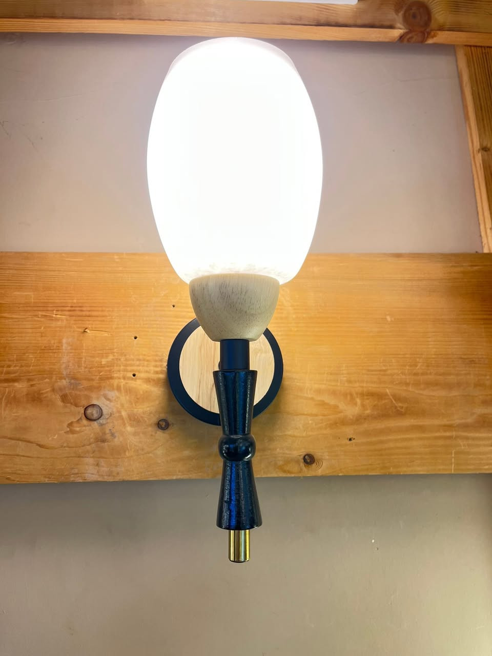 معرض كرستال للانارة والتحفيات 
💎💎💎
#جديد
🔔 براكيتات جداري مودرن وكلاسيك 
انارة مصباح و LED
#براكيتات #ثريات #انارة_خارجية #ساعات #تحفيات #ورد #اشجار 
📫للاستفسار مراسلة الصفحة 
🚕 توصيل كافة محافظات العراق
العنوان صلاح الدين / قضاء الدور 
قرب فلكة الدور


**إذا كنت صاحب هذا الإعلان وتريد حذفه لأي سبب، رجاءا أرسل رسالة إلى الدعم الفني**