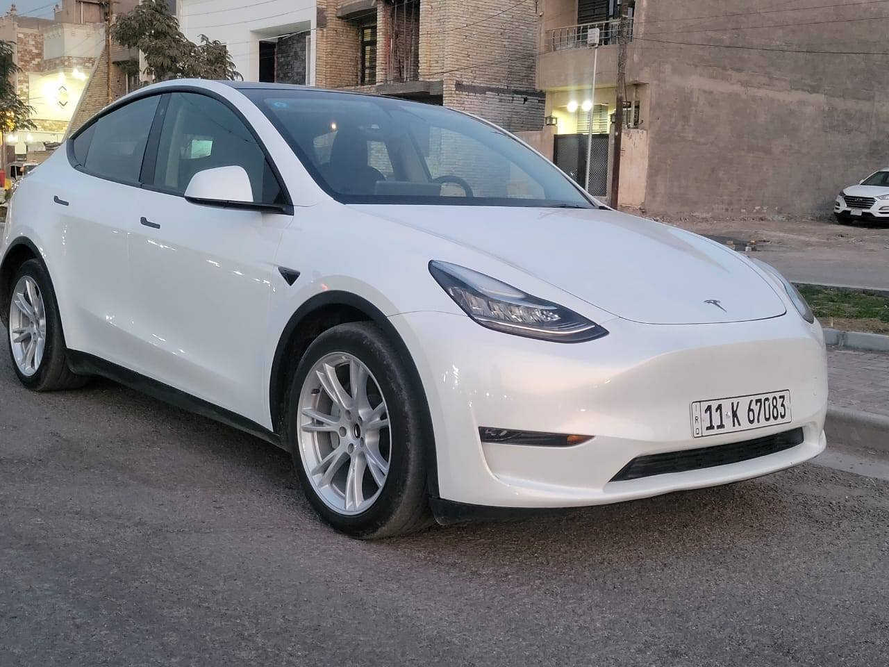 السلام عليكم 
للبيع تسلا Y دبل ماطور 
مديل 2023
حادث خلفي بدون ارباك 
السعر 178
***********
