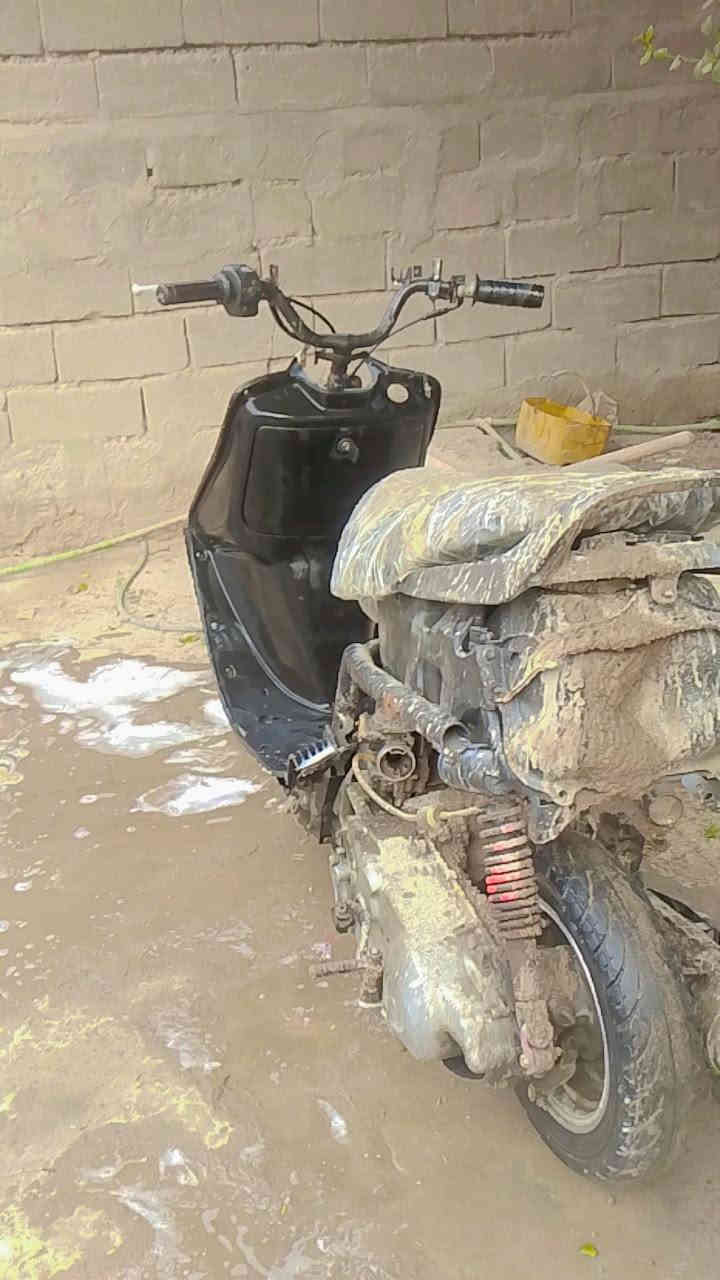 السلام عليكم
دراجه فراشه 
مكينه اول فتحه الهه 
تايرات جدد 
البصره الزبير 
السعر 200
***********
