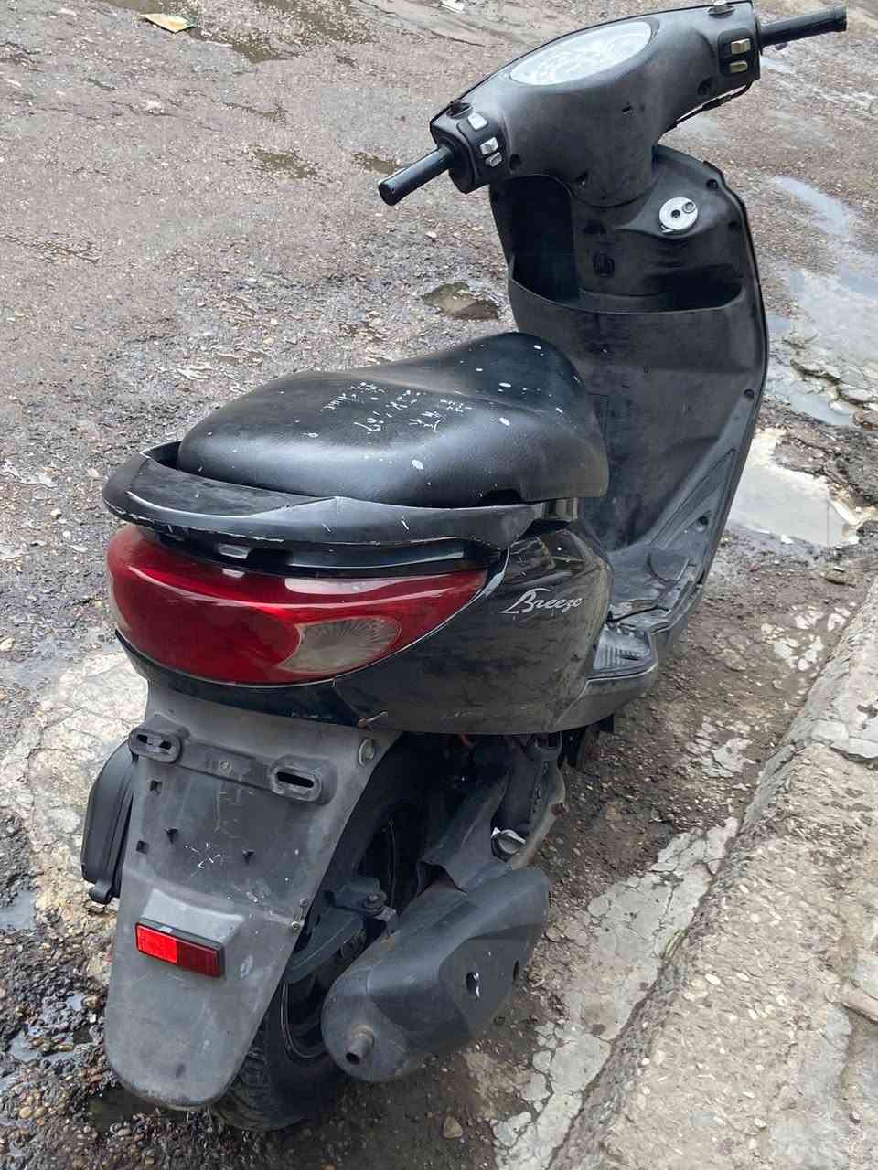 سلام عليكم بريز نضيف مابيها اي نقص مع سستم مسجل المكان الكرخ شارع حيفا سعرها 650 رقم ‏‏‪***********‬‏
