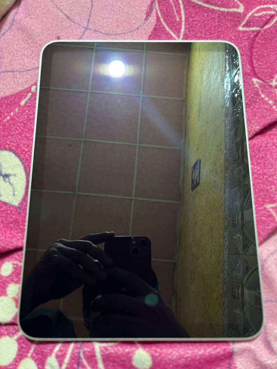 السلام عليكم ايباد 11 معالجa16  لون المرغوب ذاكره 128 بطاريه 100 مشحون42 مره نضيف بمعنه الكلمه بعده جديد كامل ملحقات صارلي فتره من اخذته رايده 435 وبي مجال  مكاني بصره حيانيه رقم ***********
