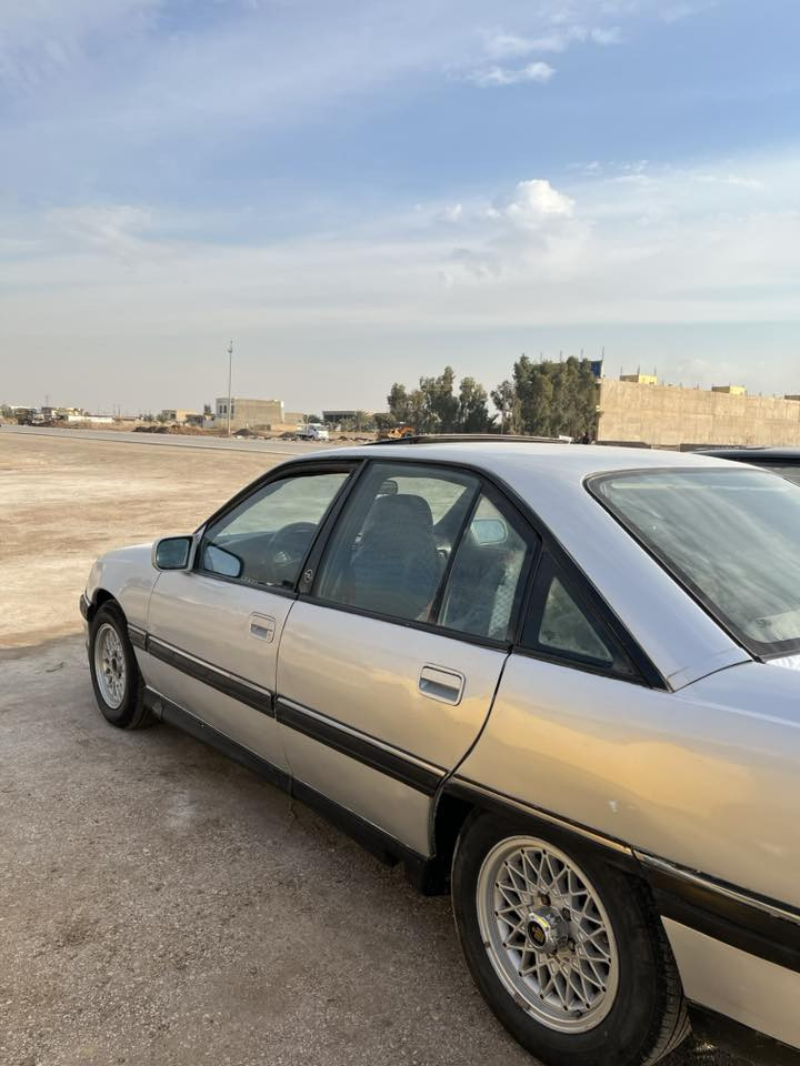 السلام عليكم اوبل اوميكا موديل 1991 كير عادي ،محرك گير كفاله عامه 'السياره مصبوغه عام للجماليه مكفوله من الضربه ،السياره نضيفه حيل مال جناي السعر 32 وبيها مجال بسيط للشراي 
*********** 
مكان الرمادي 7 كيلو
