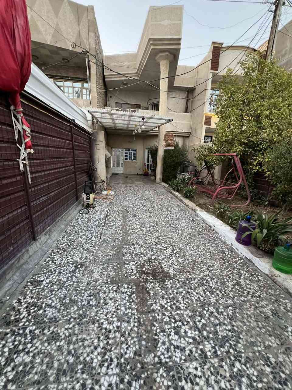 دار للبيع الشهداء شارع العوادي
عرض الشارع ١٦متر
مساحة الدار ١٥٠متر إضافة إلى ٤٨متر تشجير 
محتويات الدار 
صيحات خارجيه 
كراج يتسع لسيارتين 
حديقه 
استقبال
هول داخلي 
حمام 
صحيات 
مطبخ حار +مطبخ بارد 
غرفة نوم
الطابق الثاني 
غرفتين نوم 
حمام وصحيات 
بلكونه اماميه
سطح ممكن تحويله لغرفة نوم يحتاج لبناء ضلع واحد وسقف
السعر المطلوب ١٨٠ مليون وبيها مجال بسيط
للاتصال 
واتساب ***********
مباشر ***********
