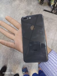آيفون 8 بلس • ٦٤ جيجا • بطارية ١٠٠٪