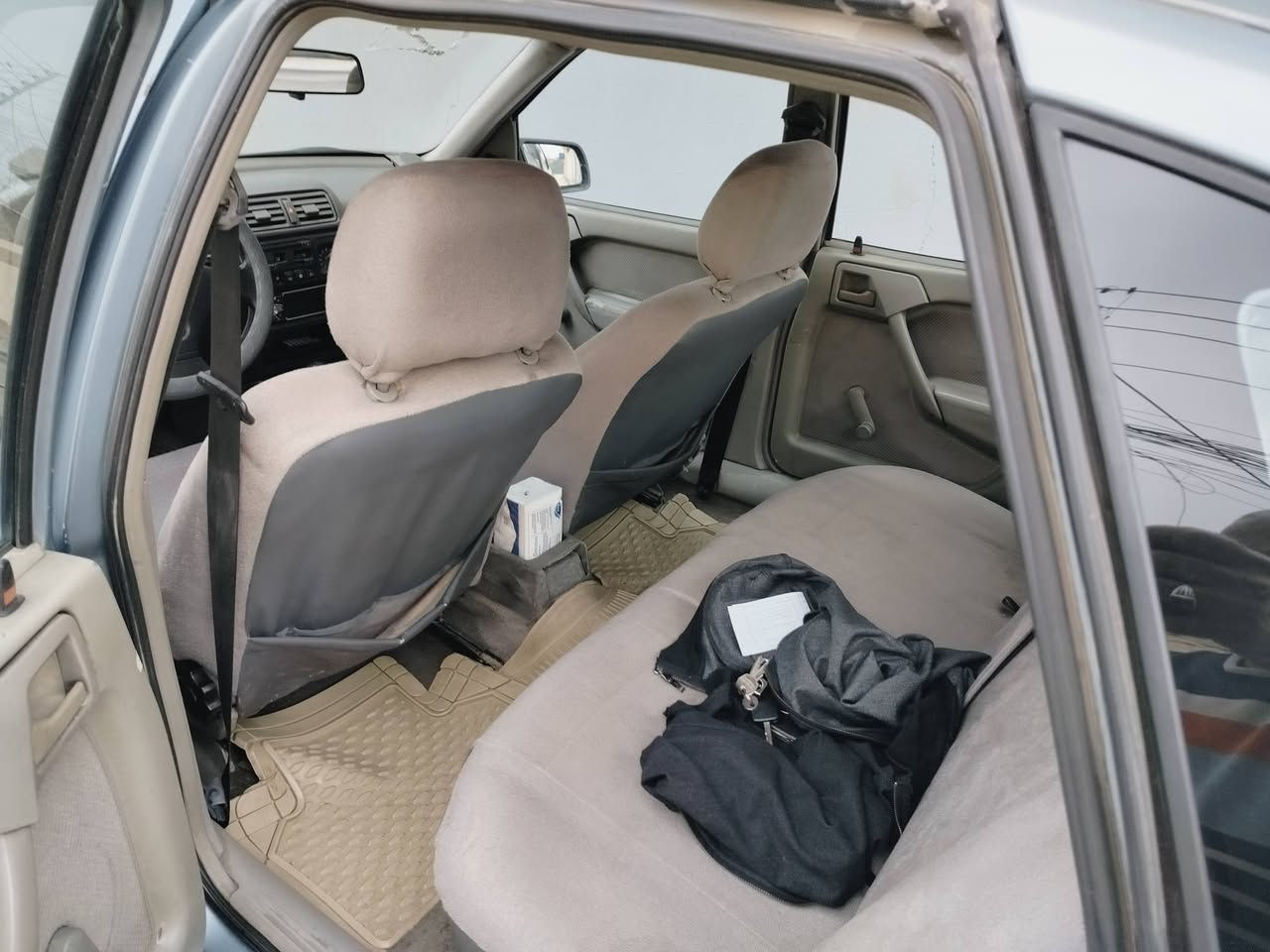 السلام عليكم فكتره مديل 1991سنوية جديدة اني الشرعي حجم 18تبريد شغال كير محرك شرط طخم امامي خلفي جديدة طخم تايات جديد باتري جديد بور سنتر لوك وايرمنيا شرط السعر 50 رقم الهاتف ***********
