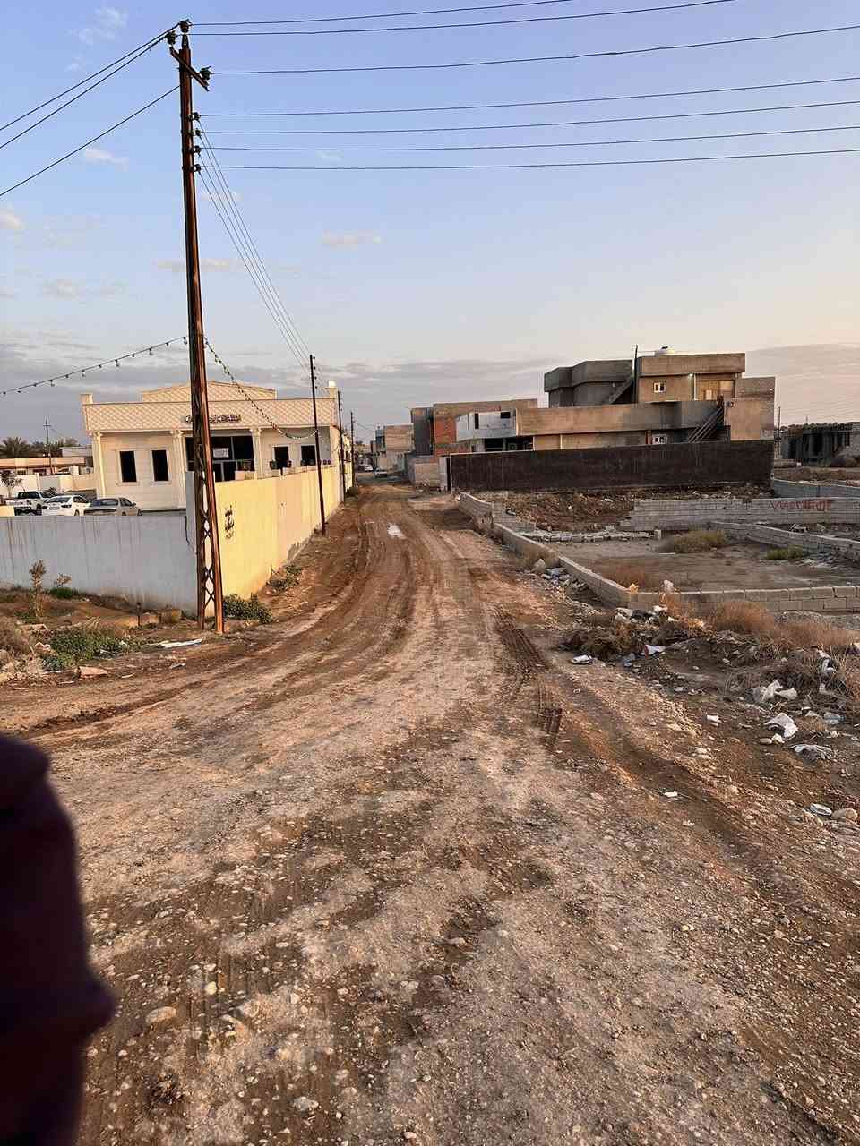 قطعة ارض للبيع مساحة ٢٠٠ متر قريب ع التقاطع القدس ***********
