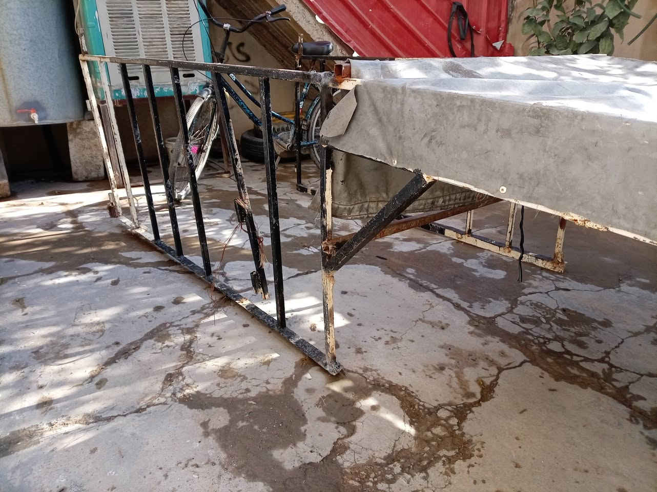 سلام عليكم جنج للبيع السعر 50الف وبي مجال بسيط شراي اتصل عل الرقم ***********
