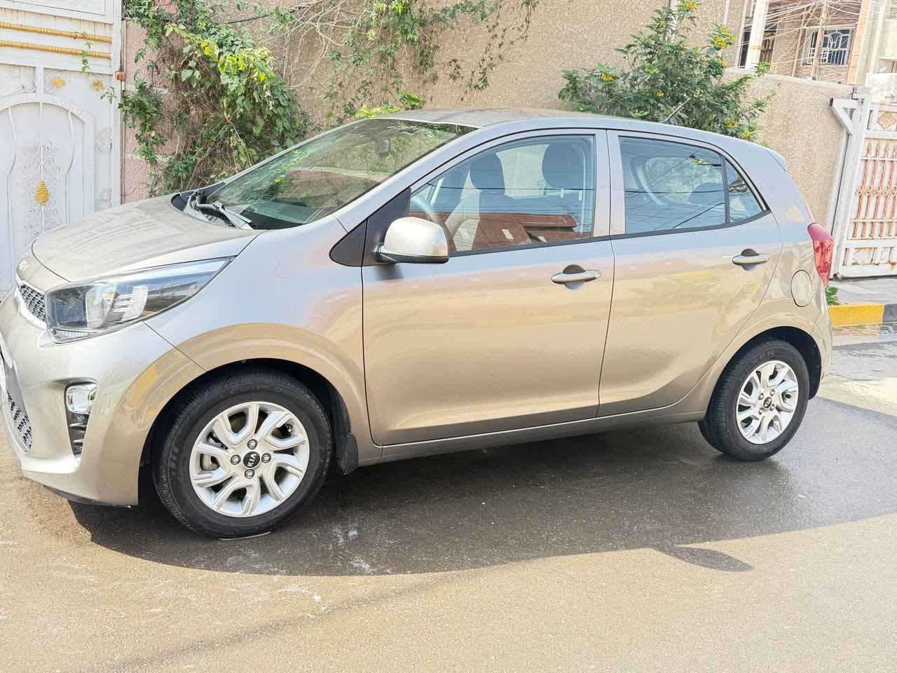 السلام عليكم
بيكانتو ٢٠٢٠ ماشيه ٤٣ الف
بيها باب صبغ خلف باب الصدر ودعامية مبدلة اثر شخوط والدعامية القديمه موجوده كير محرك مكفول 
السعر ١٠٤ 
مكان السيارة ثعالبة -الشعب
***********
