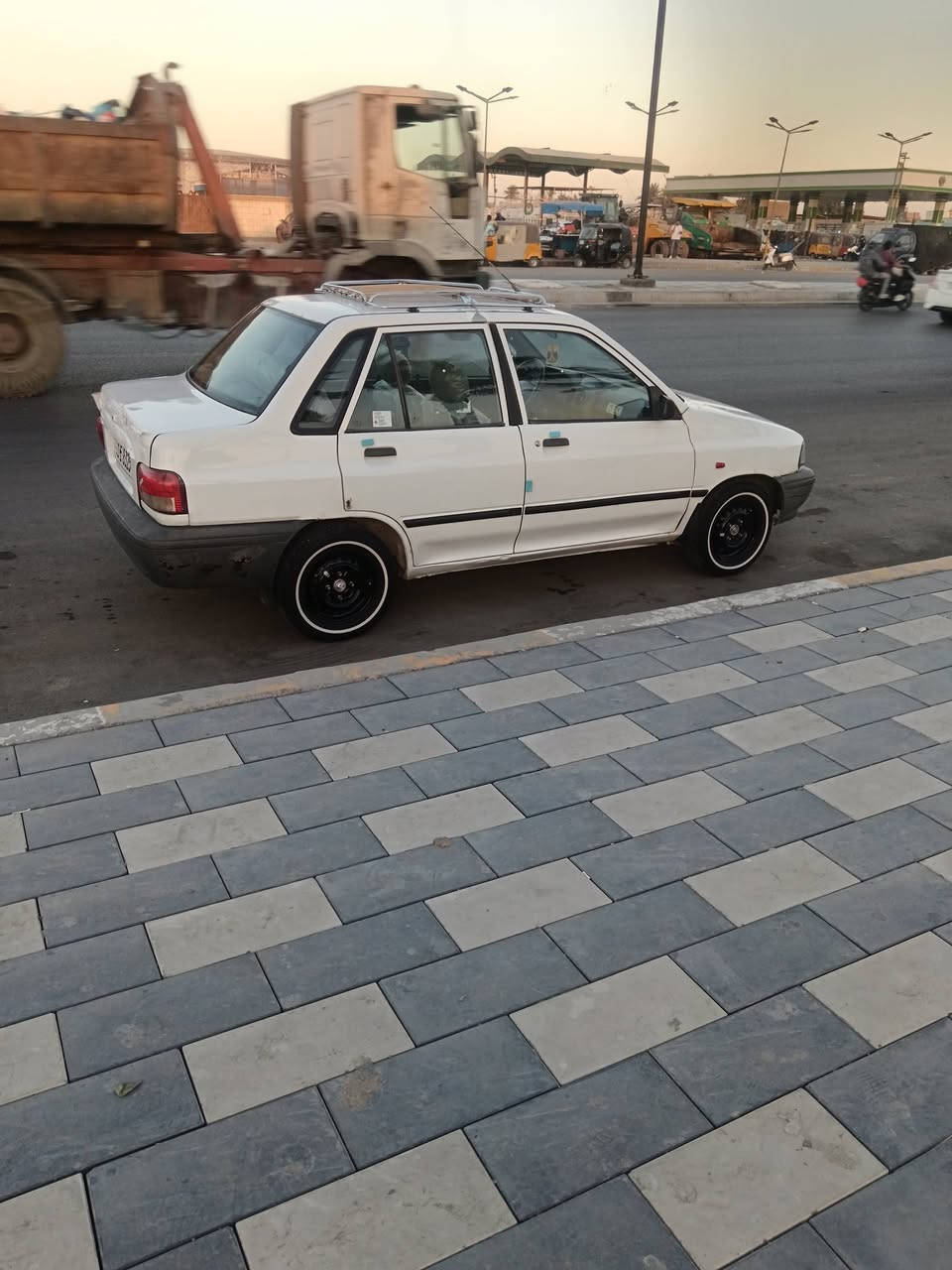 السلام عليكم سايبه موديل ١٢ مكفوله من كير ومكينه وشواصي بدون وصبغ تخم تاير جديد خط ابيض بسمي السياره *********** سعر ٤٢ بيه مجال قليل حك الجيه
