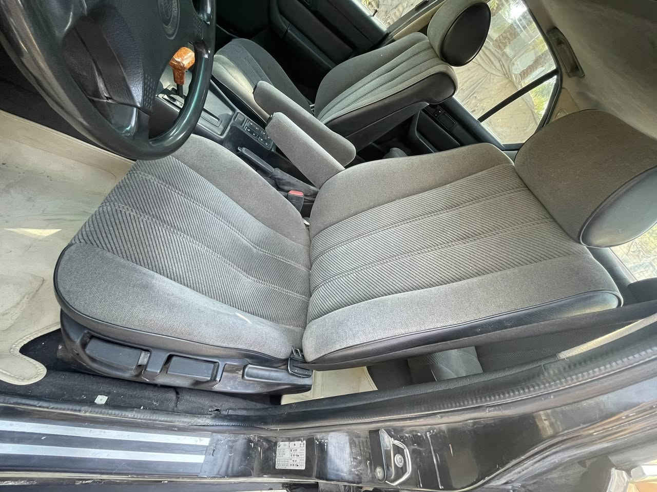 السلام عليكم ورحمة الله
bmw 525 تعمير كامل

يرجى قراءة المنشور بالكامل لطفا

السيارة بالحلة bmw 525

مسكر تك فانوس

السيارة ادامة كاملة يعني كل الي اذكره تبديل وحسب الاتي

كير محرك تبديل حاوية وبحالة ممتازة

بخاخات بلكات مجاول قبق واشر قبق ولفات 

مروحة كهربائية f01 مي راديتر اصلي مع تبديل واتر بم

قايش ورولات بالكامل تبديل

بطاين جاملغات تخم اصلي تفصيخ 

تايرات تخم قبل شهر

ويالة خلية اصلي

سنتر لوك مع الجام 

دسكات امامي خلفي مع بنزات مع سيم سايد بريك

حدادية امامي بالكامل وخلفية عربانه حاوية جديدة
كزوز كامل تفصيخ
سيستم بوب وجاملغات وبنيد وقبق جنطة والقديمات موجودات  ويه السيارة وصورهن مرفقات

غرفة مخمل كاملة بدلتها 

سلايد بدلته ١٧٠ الف

غرفة جنطة كاملة مع الاسبير خلية

فيتم بم اصلي مايلة مع الطوافة

السيارة جاهزة ماعندي اي نقص كهربائيات ملها شغالة ولا جطل حتى السلف والدينمو بدلتهن قبل اسبوعين

لايتات او بجم كامل

رقم انكليزي واسط باسمي

السعر ٦٠ ورقة عايزها صبغ فقط 

رفقت اكثر. من ٣٦ صورة للسيارة وللغراض الي وياها 

الي يحب يراسلني ***********
